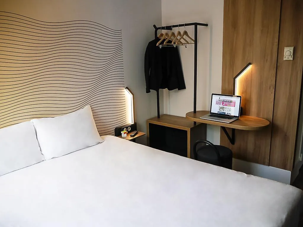 ***  B&B HOTEL Lille Centre Grand Palais France